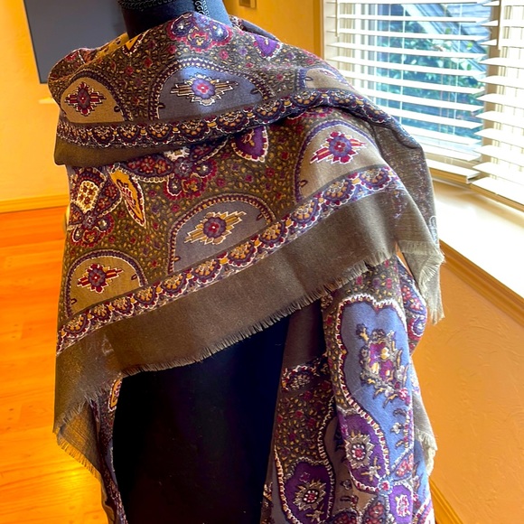 Cornelia James stunning lightweight wool 48” x 108” scarf/shawl/wrap. - Picture 1 of 4